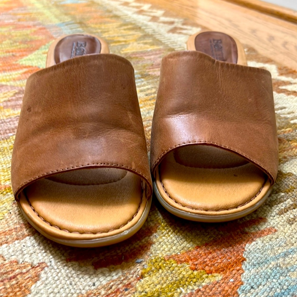 Closet Close Out!! Women’s size 9 Born Open Toe Wedges 🌻
